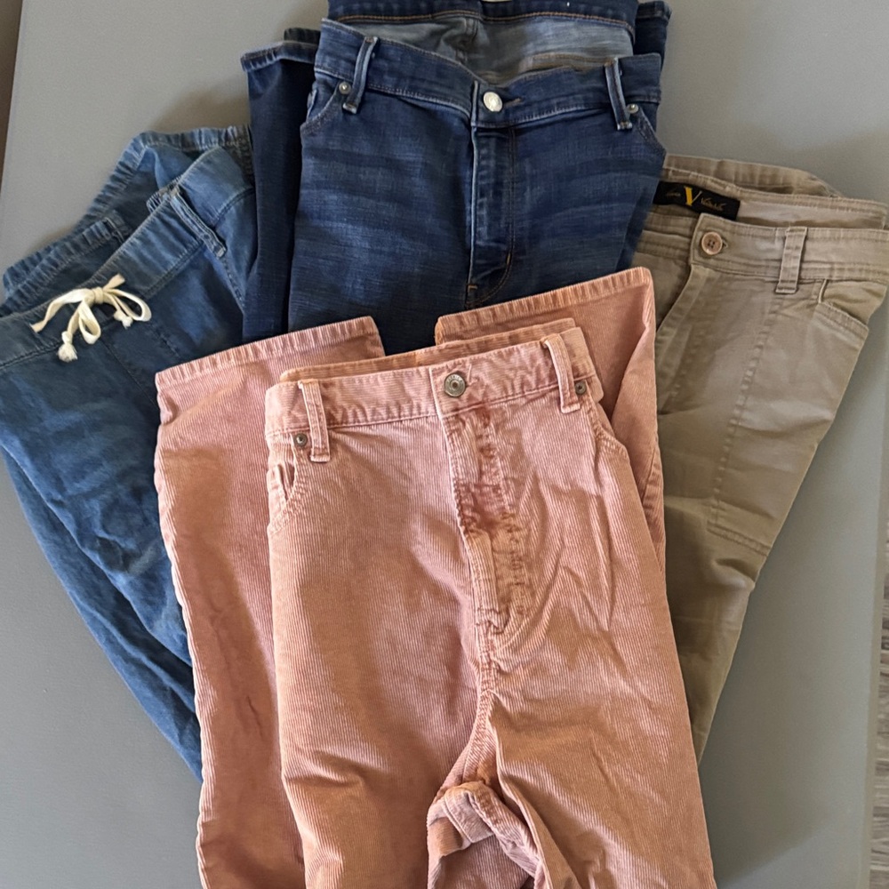 Lot of women’s pants see info for sizes details